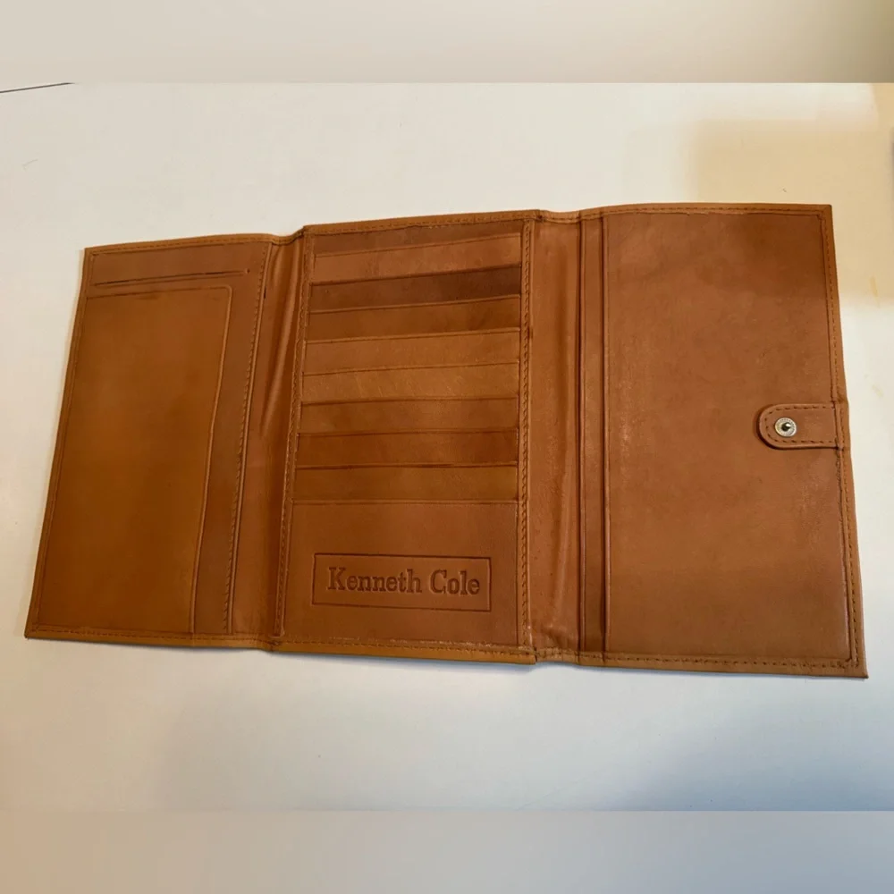 Vintage Kenneth Cole High End Soft Supple Trifold Tan Leather Wallet